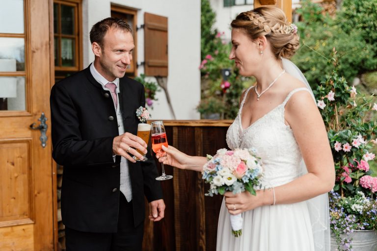 Hochzeitsfotograf Wolfratshausen – Bayrische Hochzeit im Gasthaus Holzwirt in Ascholding