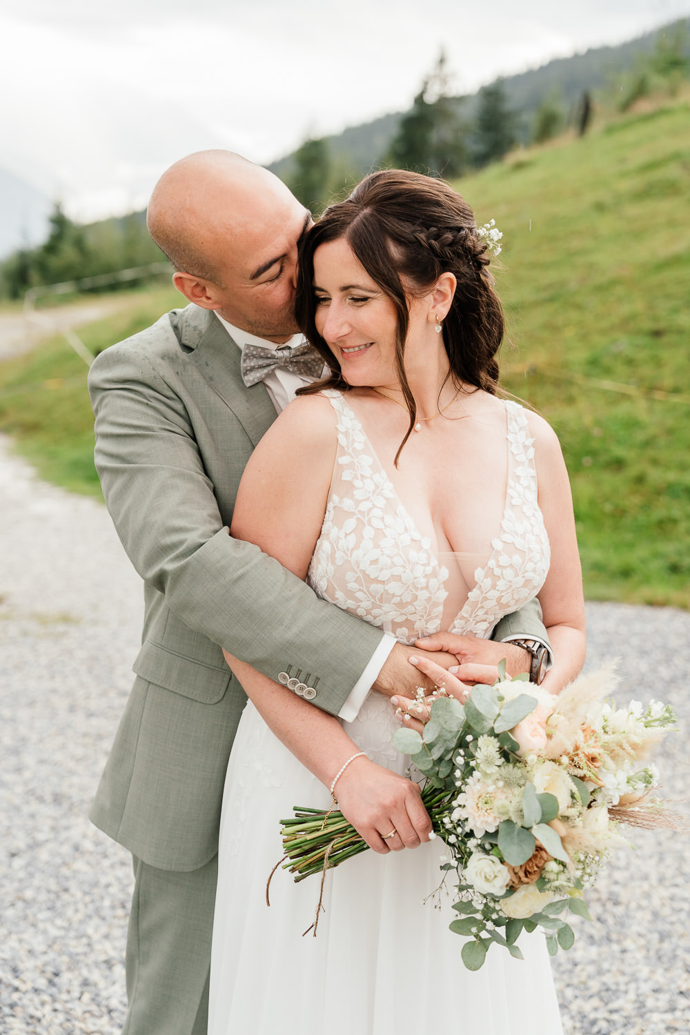 Brautpaar bei einer Berghochzeit in Mittersill